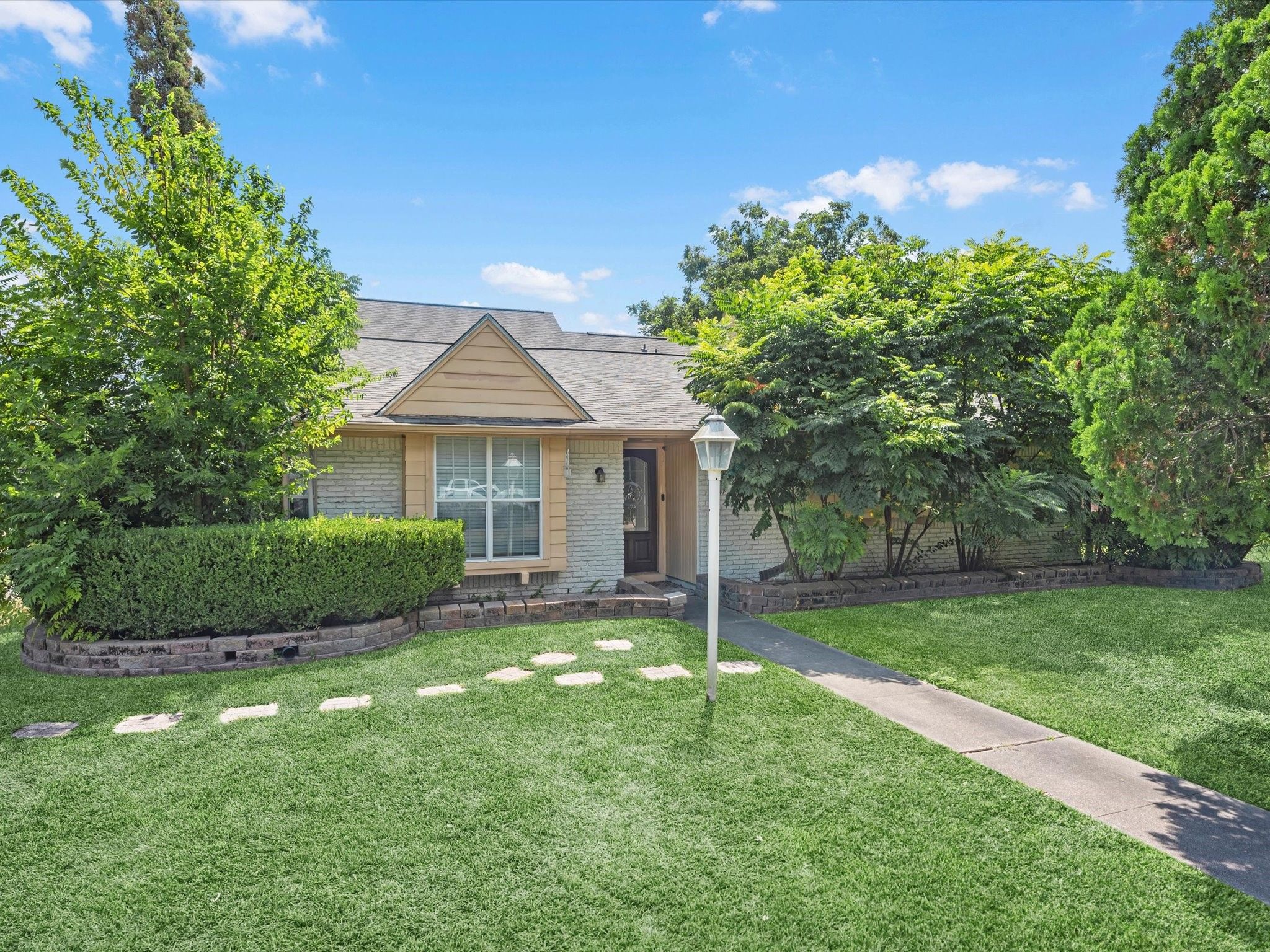 5747 Fontenelle Drive