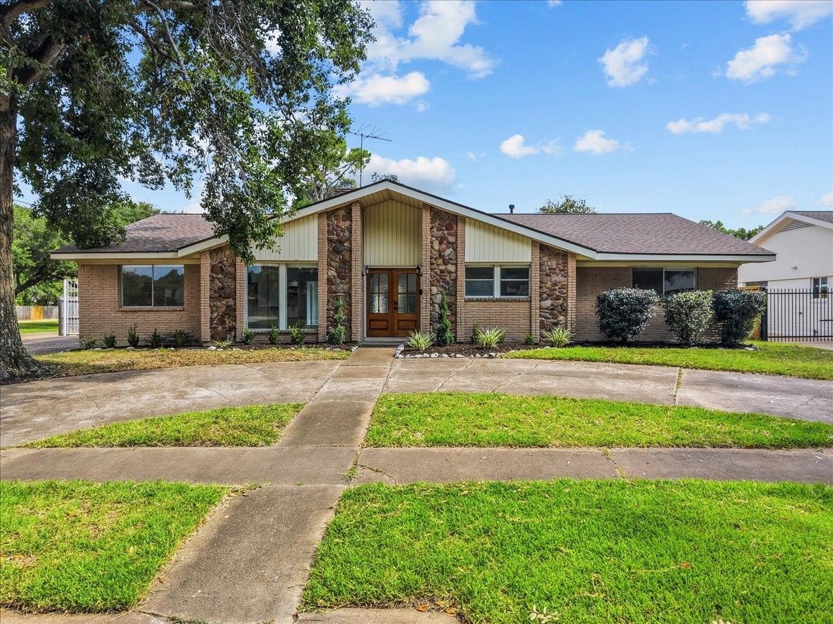 5762 Birdwood Road