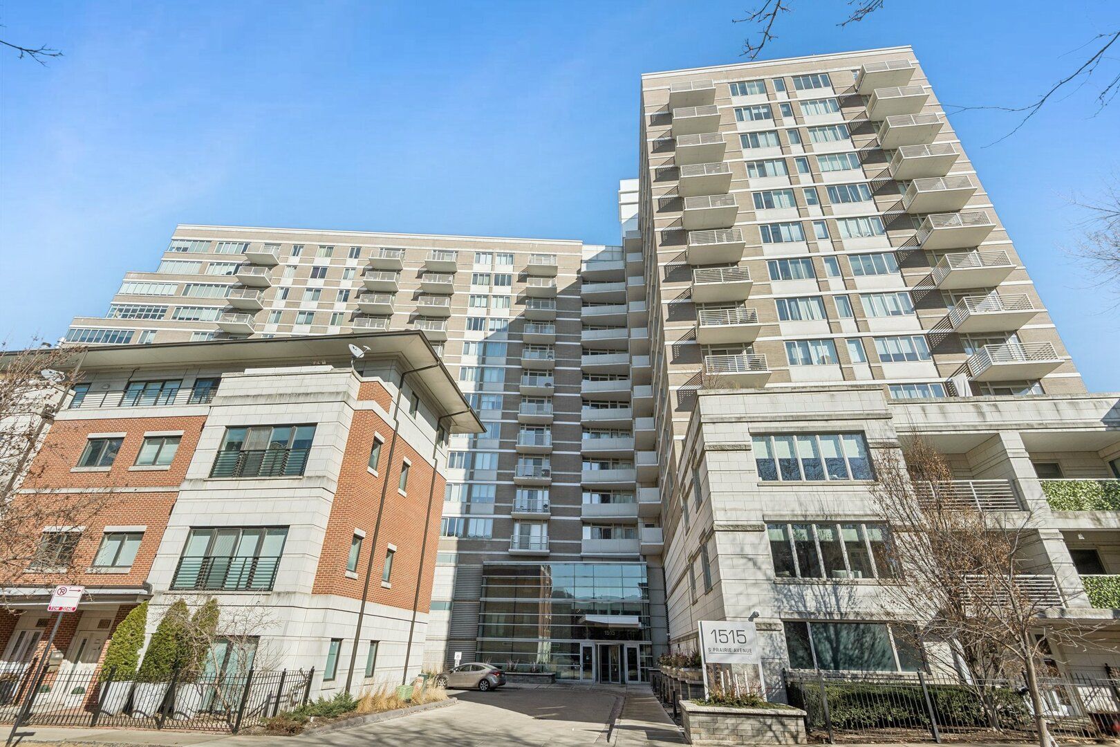 1515 S Prairie Avenue 914
