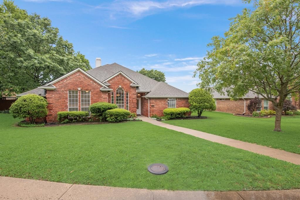 907 Sunpoint Circle