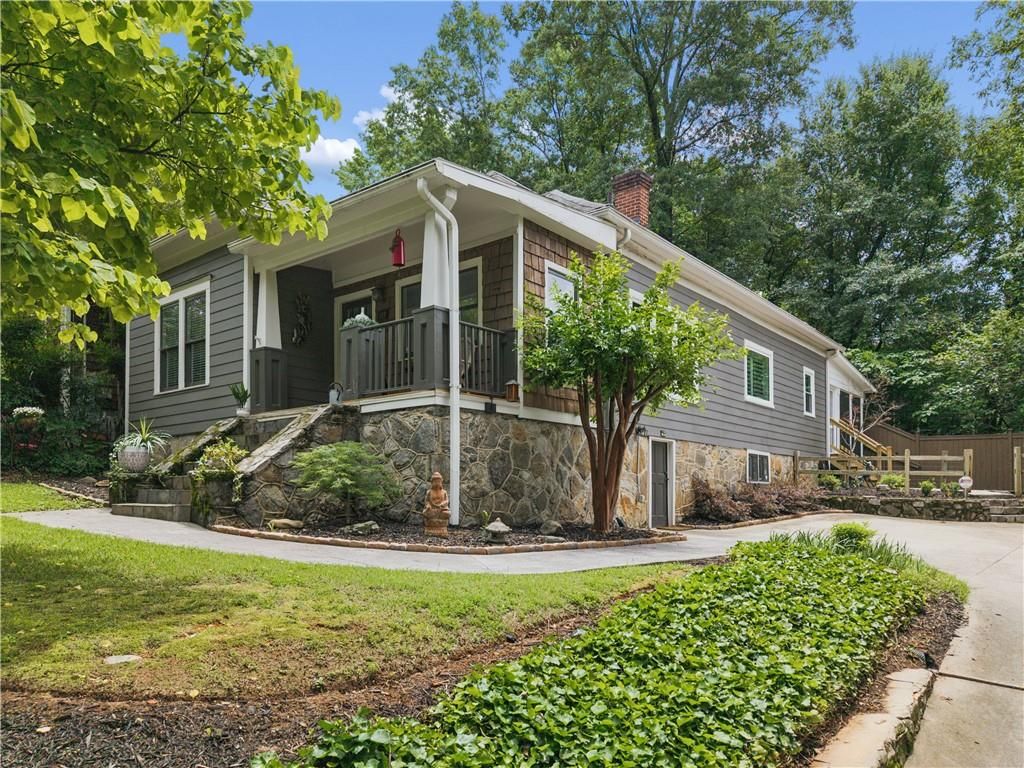 989 Amsterdam Avenue Ne