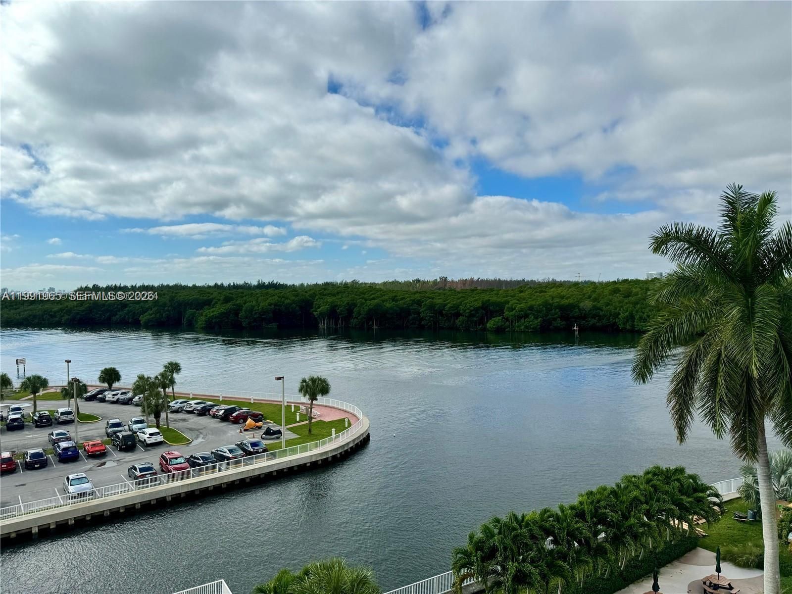 400 Kings Point Drive 609