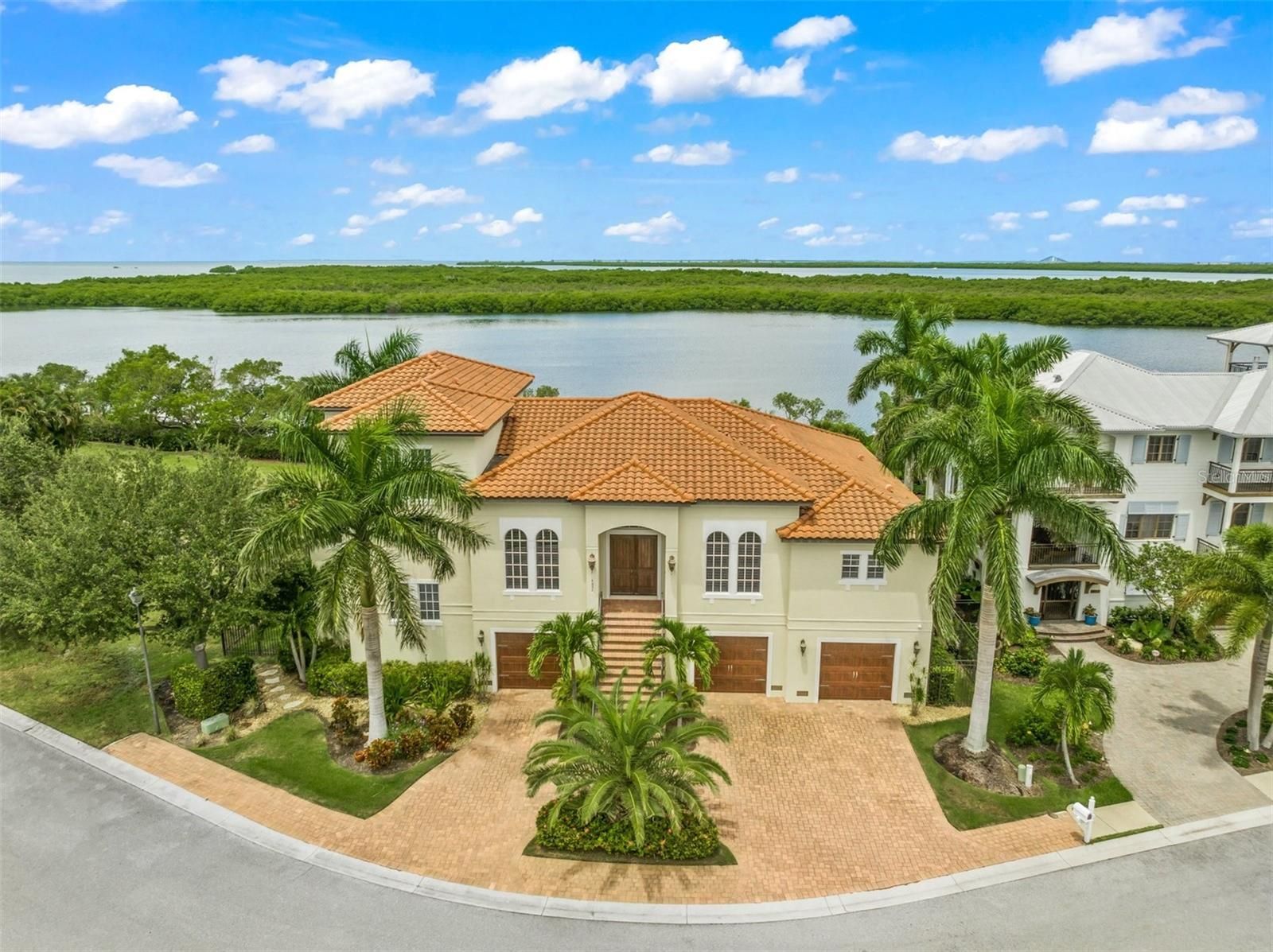 4002 Redfish Court