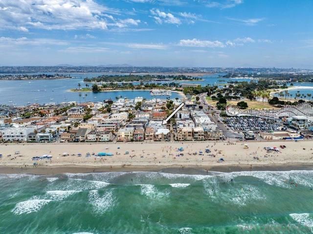 711 Island Ct B