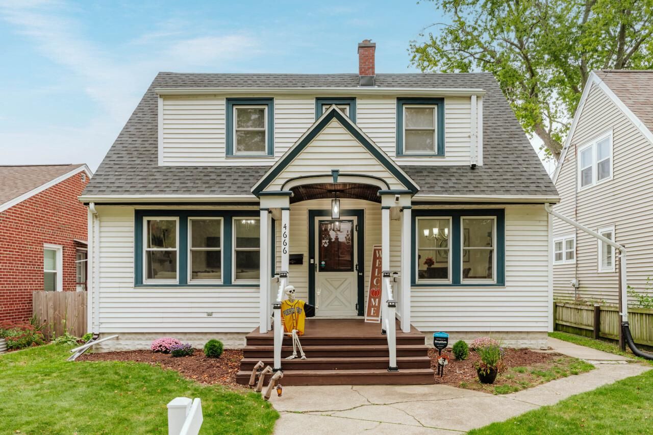 4666 North Ironwood Lane