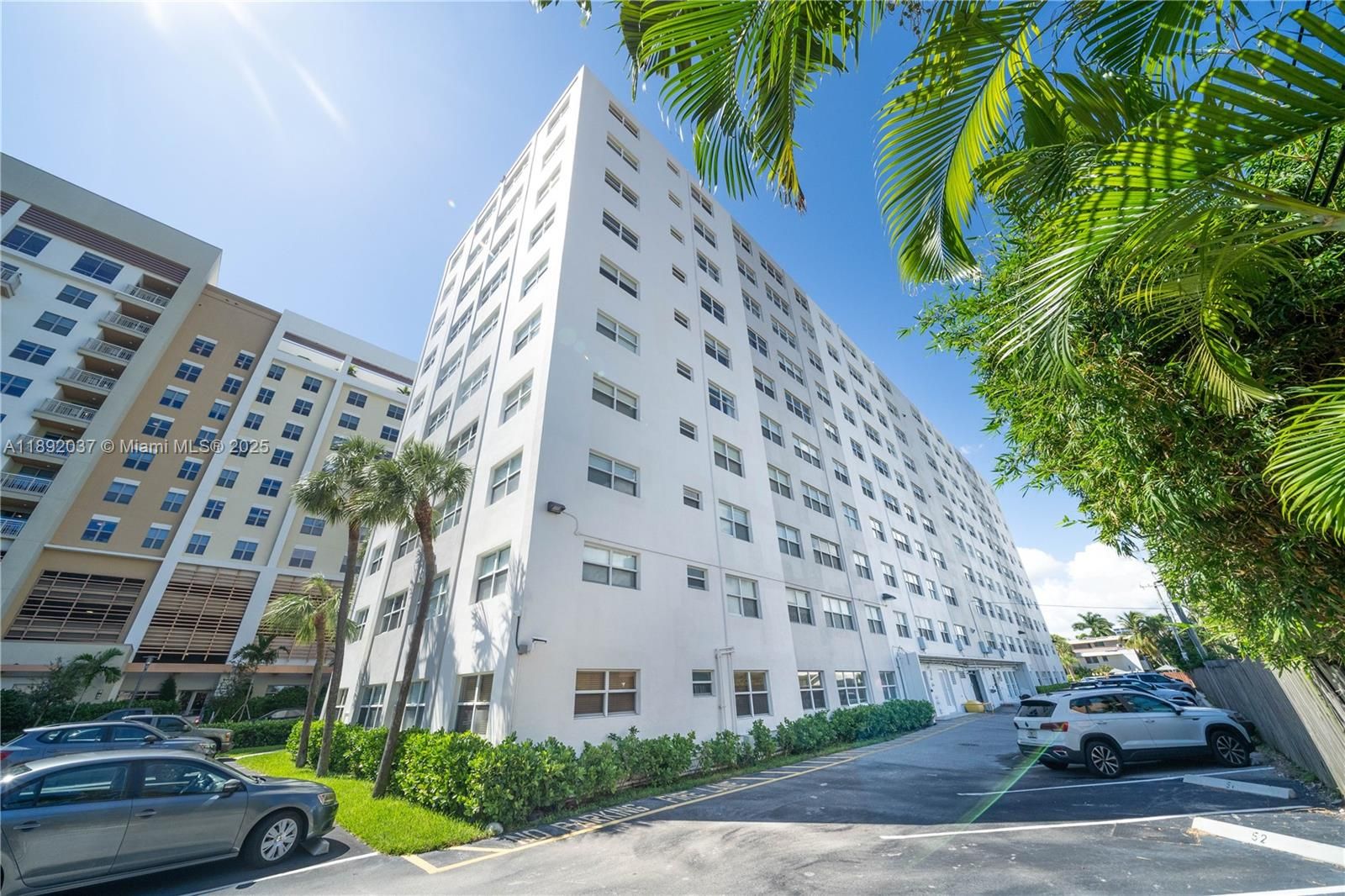 2555 Ne 11th St 310
