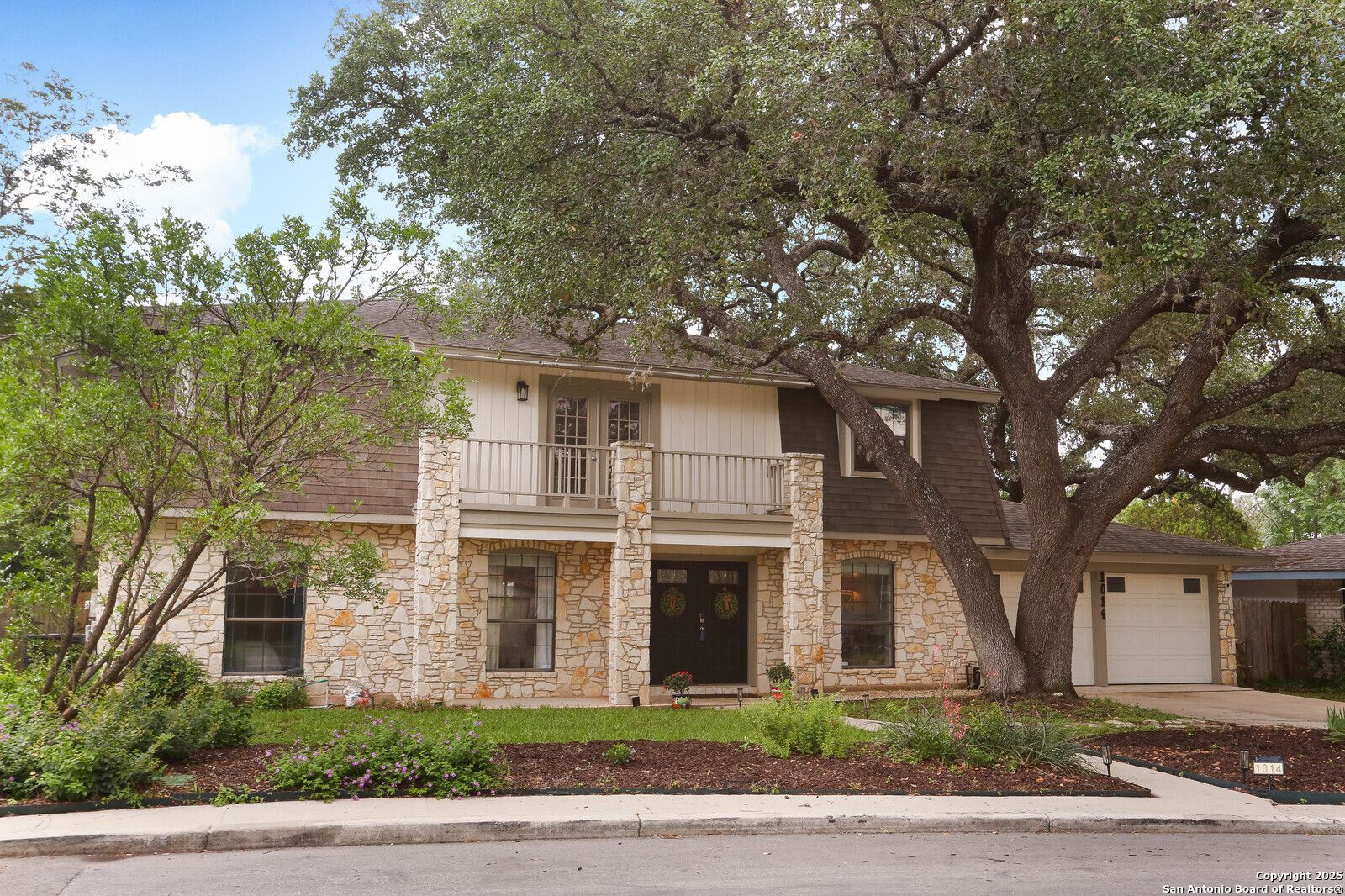 1014 Arizona Ash