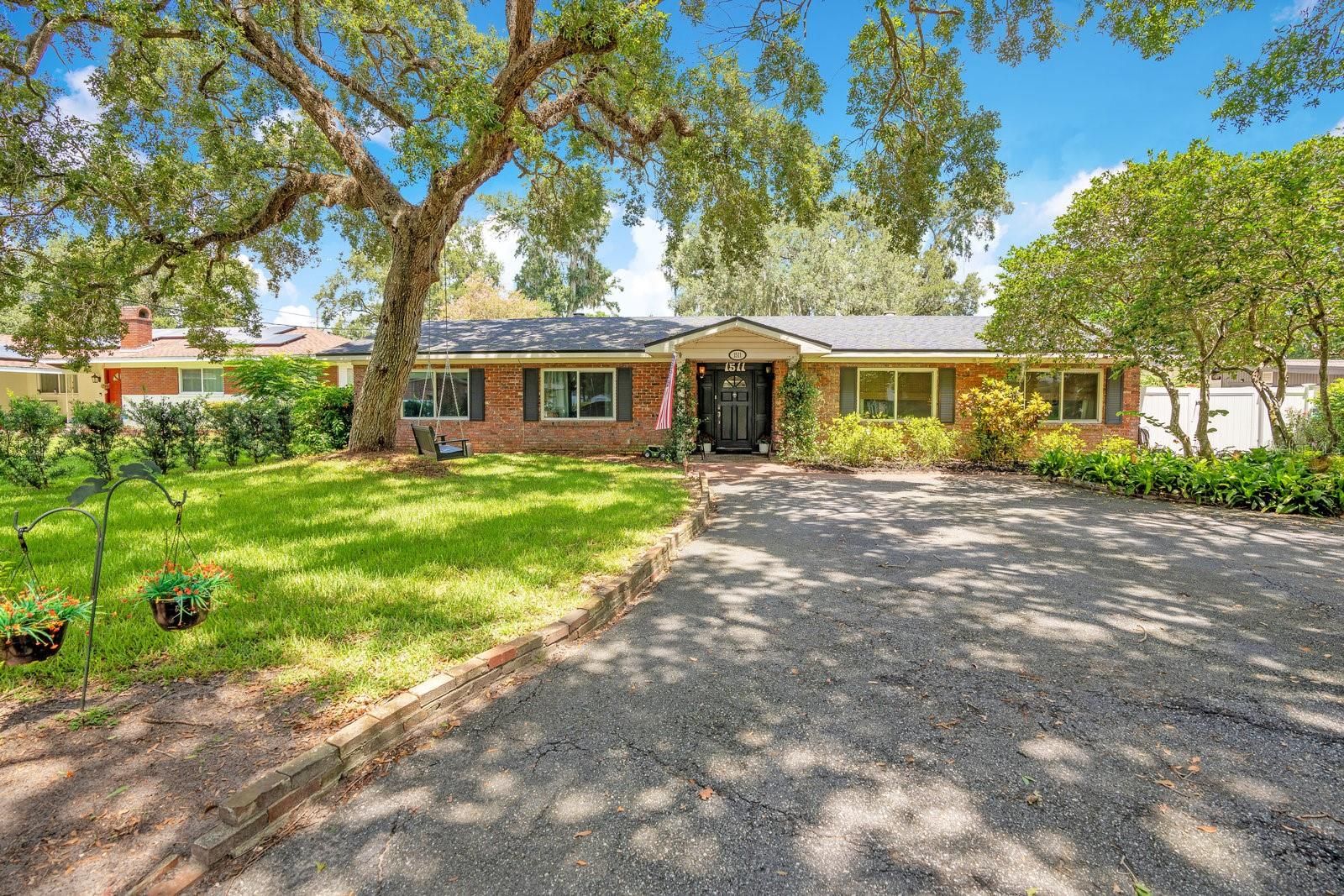 1511 Crestline Street