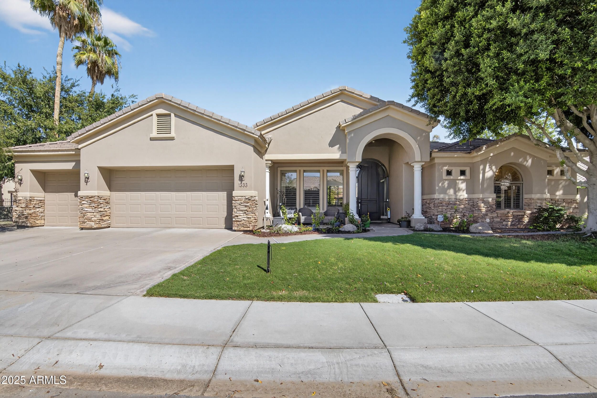 1333 N Cliffside Drive