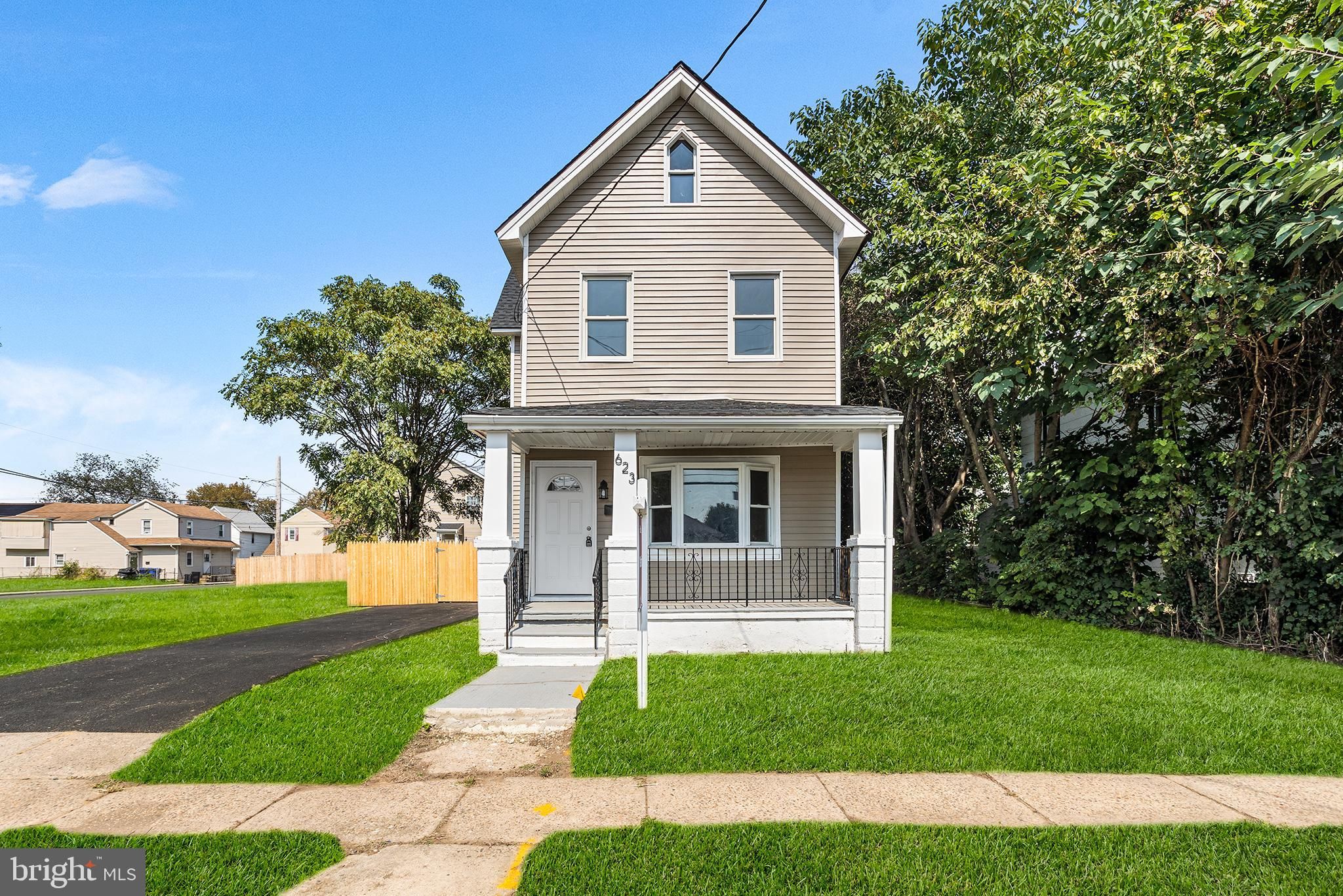 623 W 3rd Street W