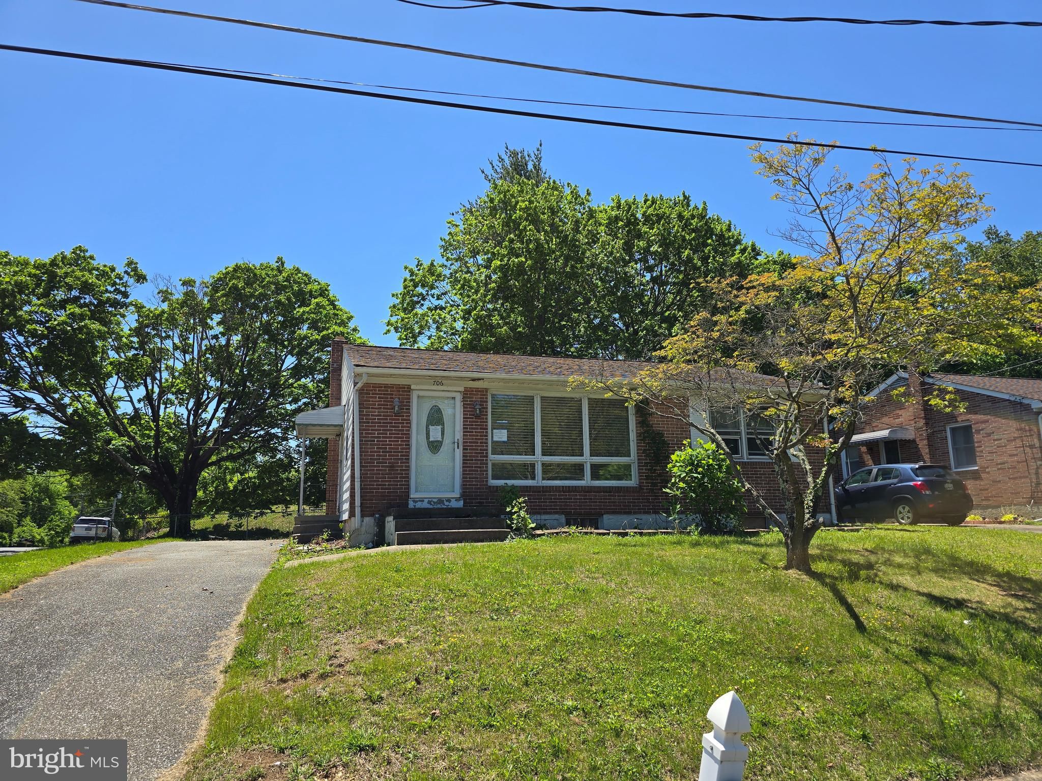 706 Saint James Terrace