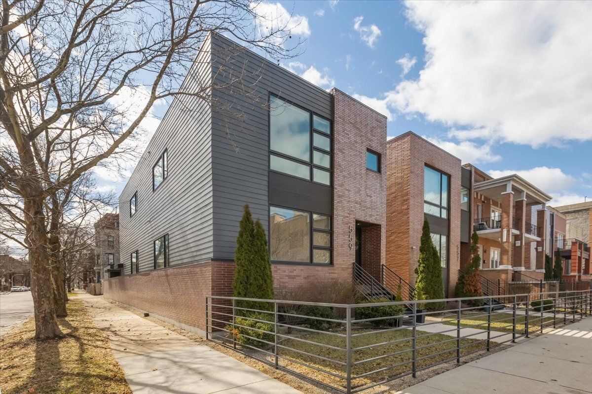 559 E 50th Street