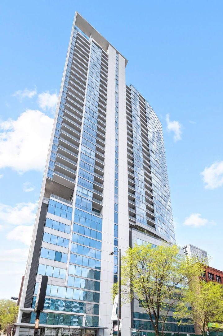 303 W Ohio Street 3104