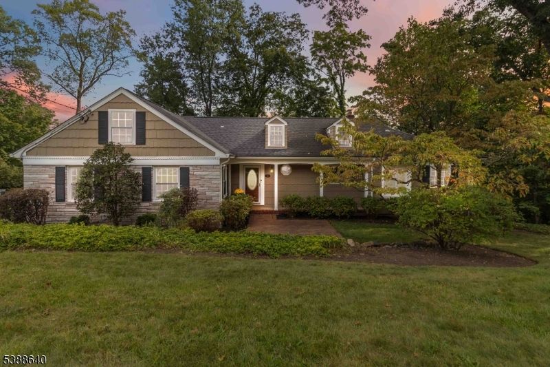 23 Colonial Dr
