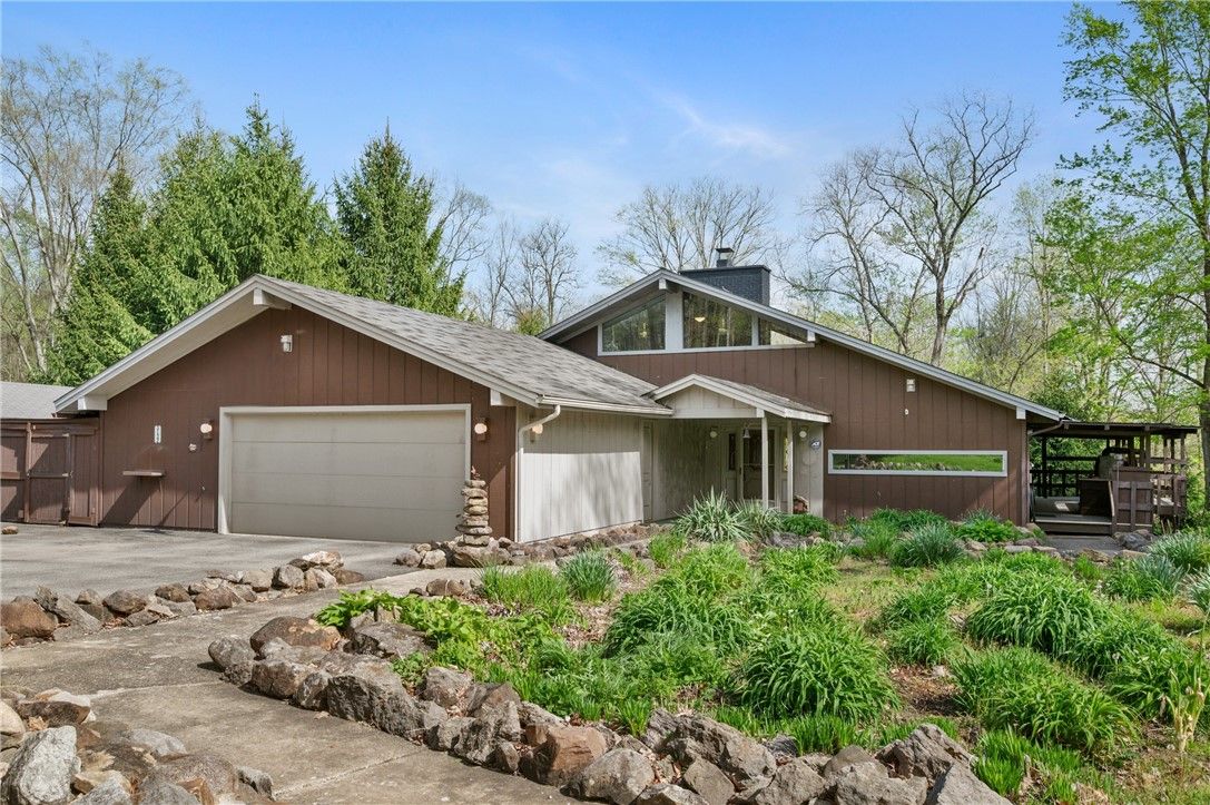 3132 Lake Rd