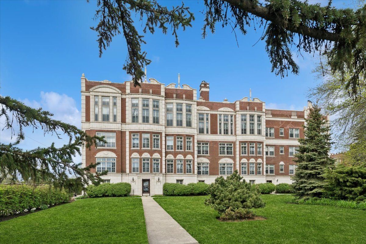 470 Sheridan Road 2