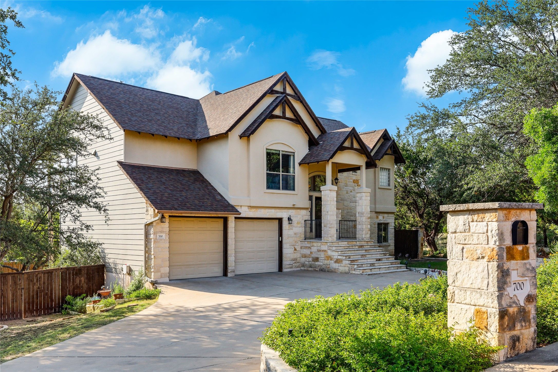 700 Augusta Circle N