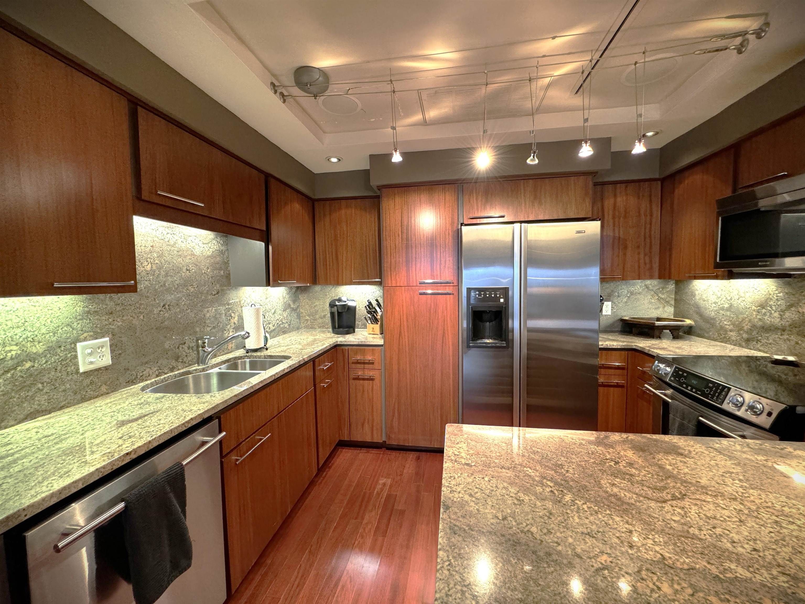 655 S Riverside Dr 803A