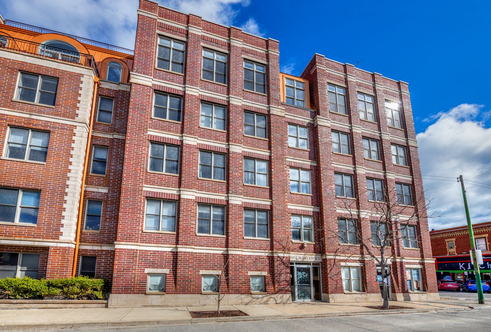 2602 W Diversey Avenue 401