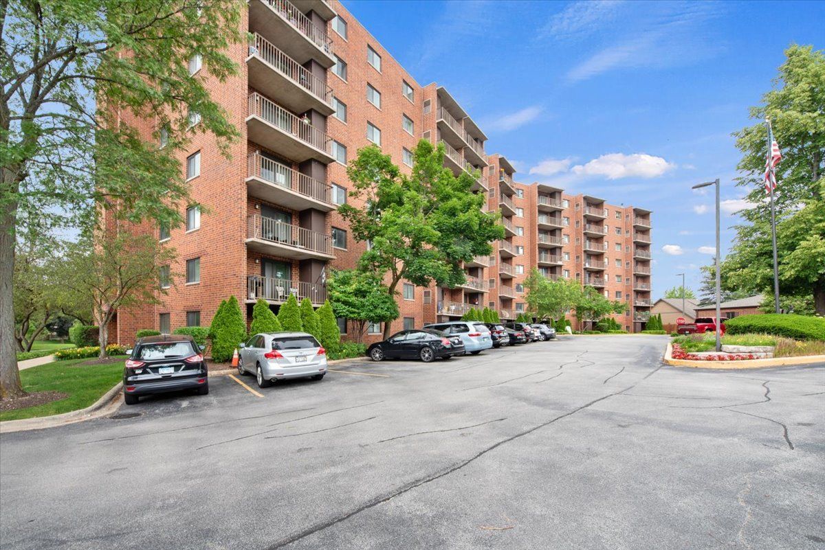 1 Bloomingdale Place 608