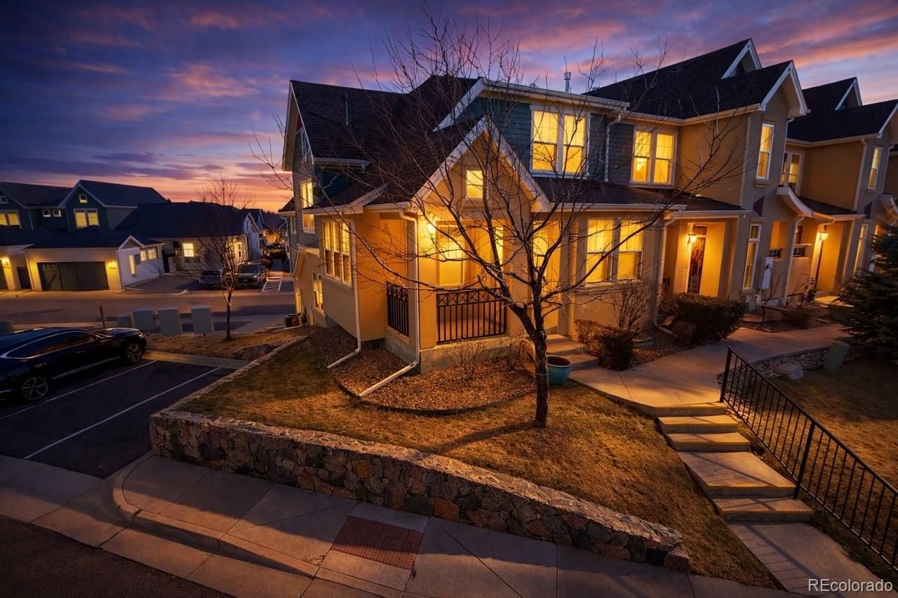 9805 W Hinsdale Place