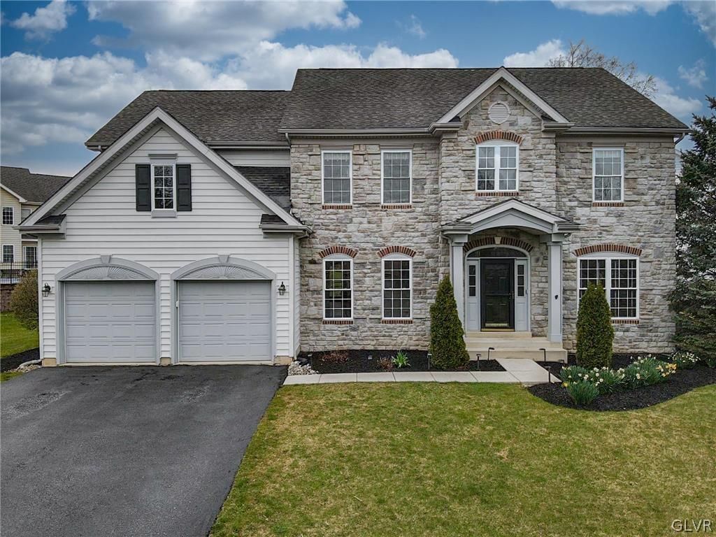 5336 Greenbriar Drive