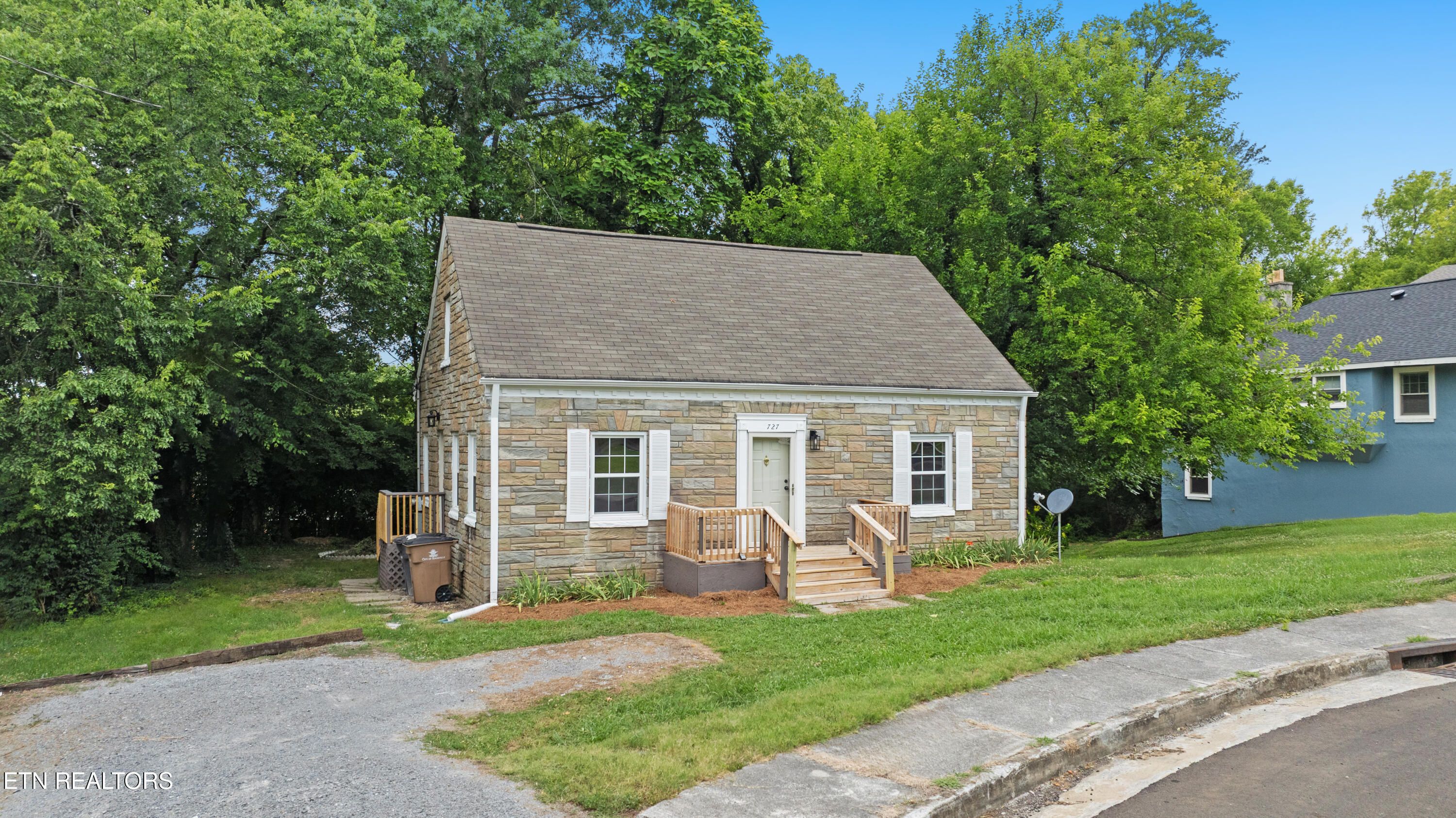 727 Witt Place