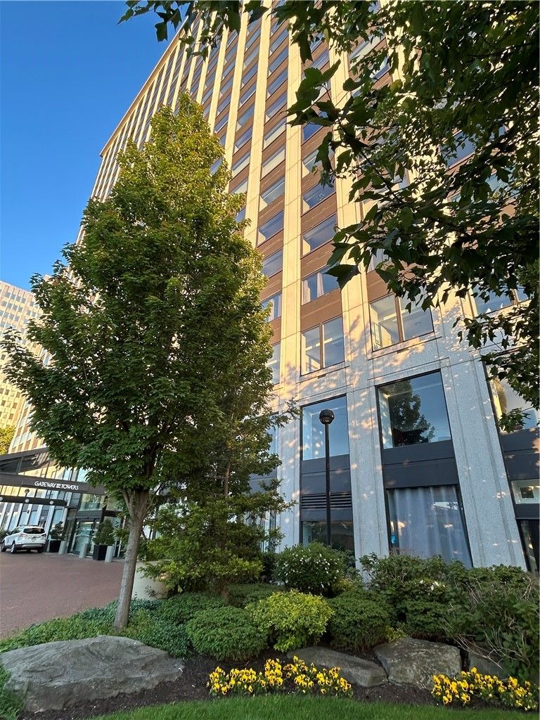 320 Fort Duquesne Blvd 7G