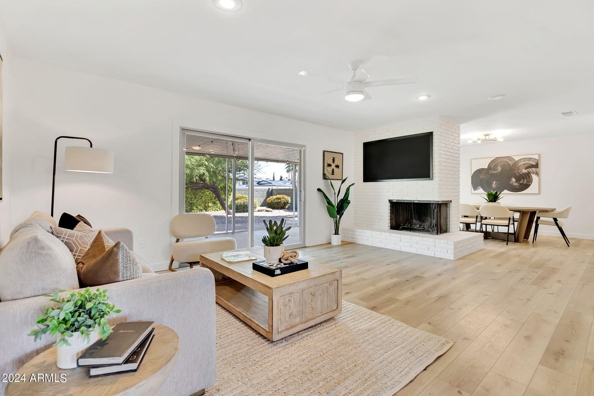 8450 E Lincoln Drive