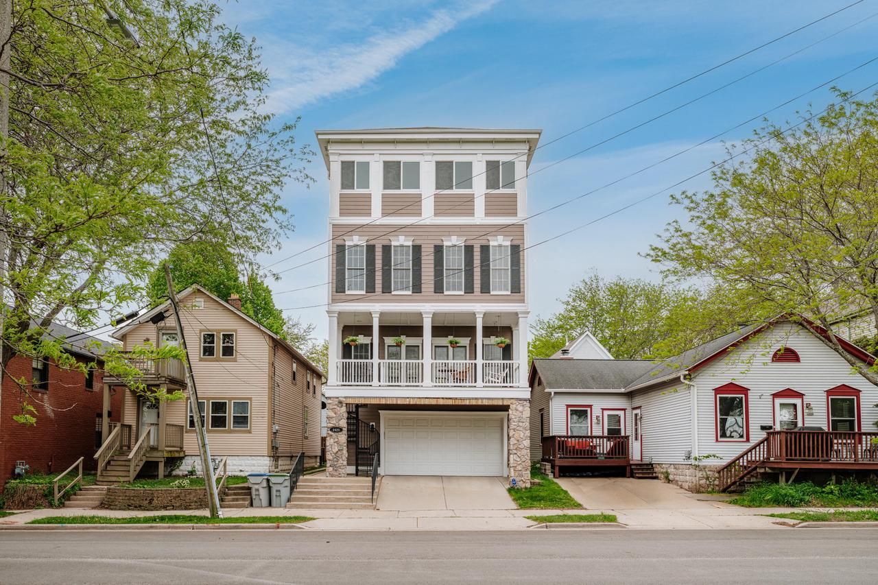 2425 S Superior Street