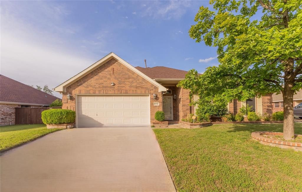 1032 Bending Oak Drive