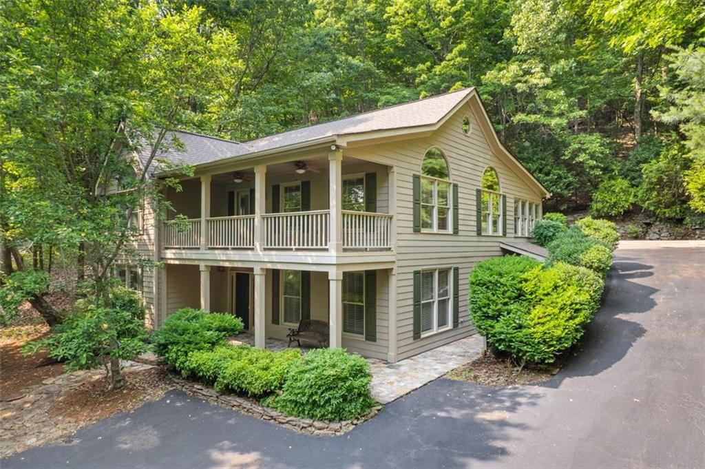 1121 Woodland Trace