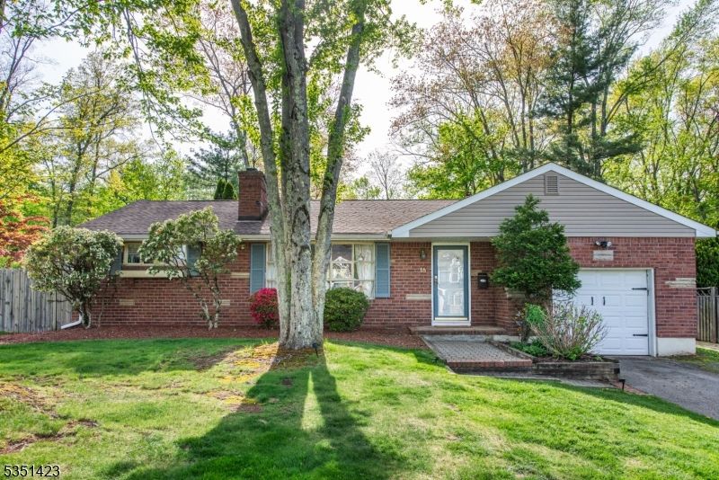 18 Hillcrest Ter
