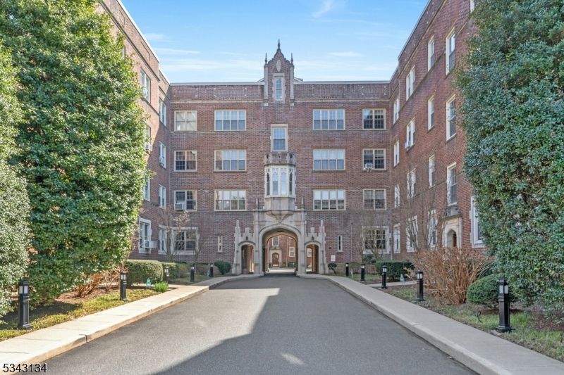 133 Summit Avenue 2