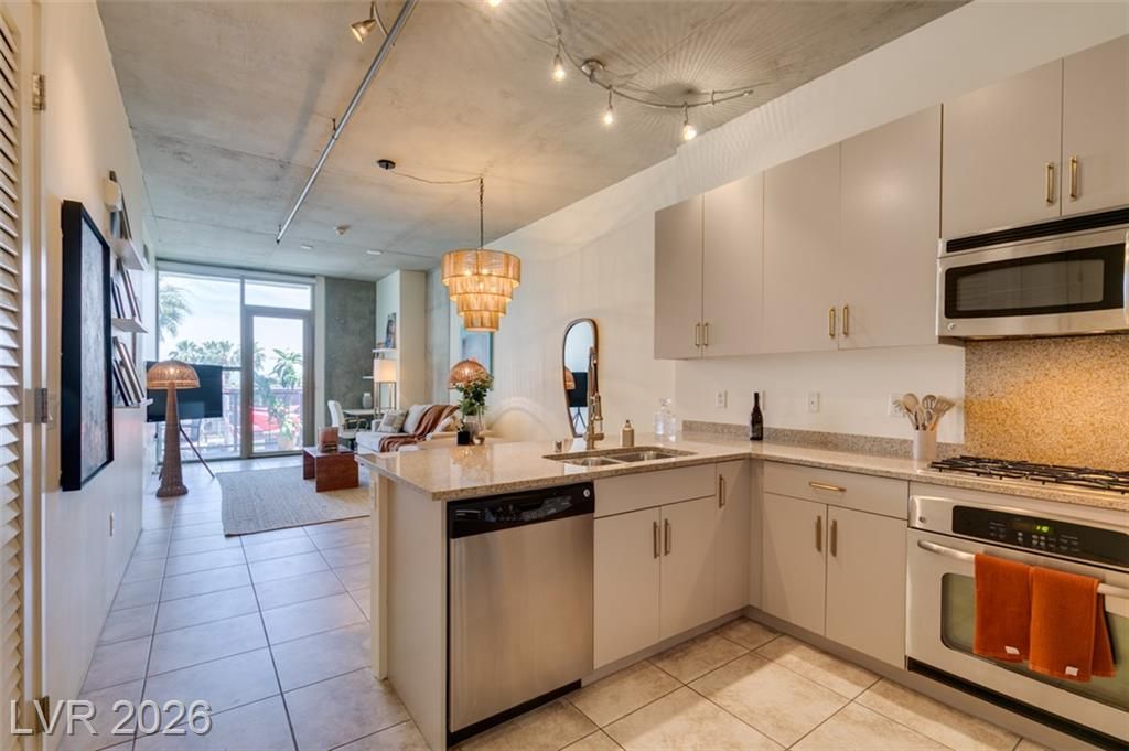 353 Bonneville Avenue 343