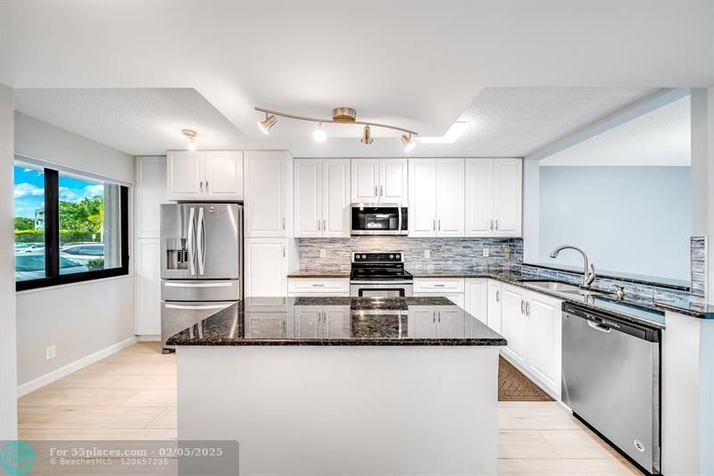 3138 Via Poinciana 107