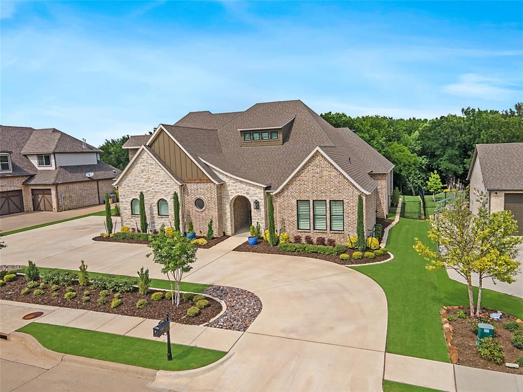 3240 Clubview Drive
