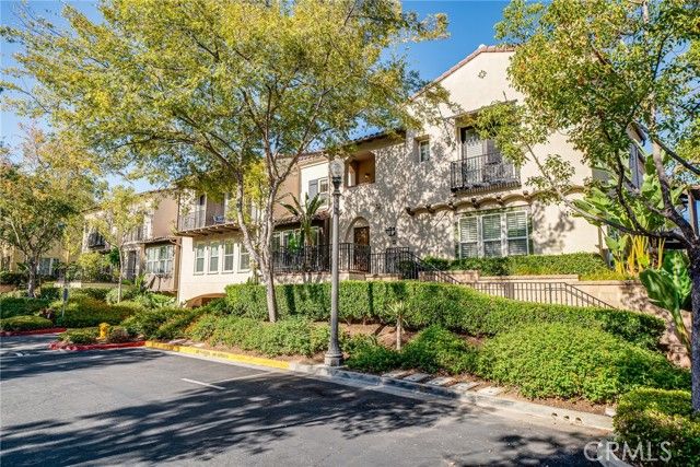 883 Terrace Lane Way W 1