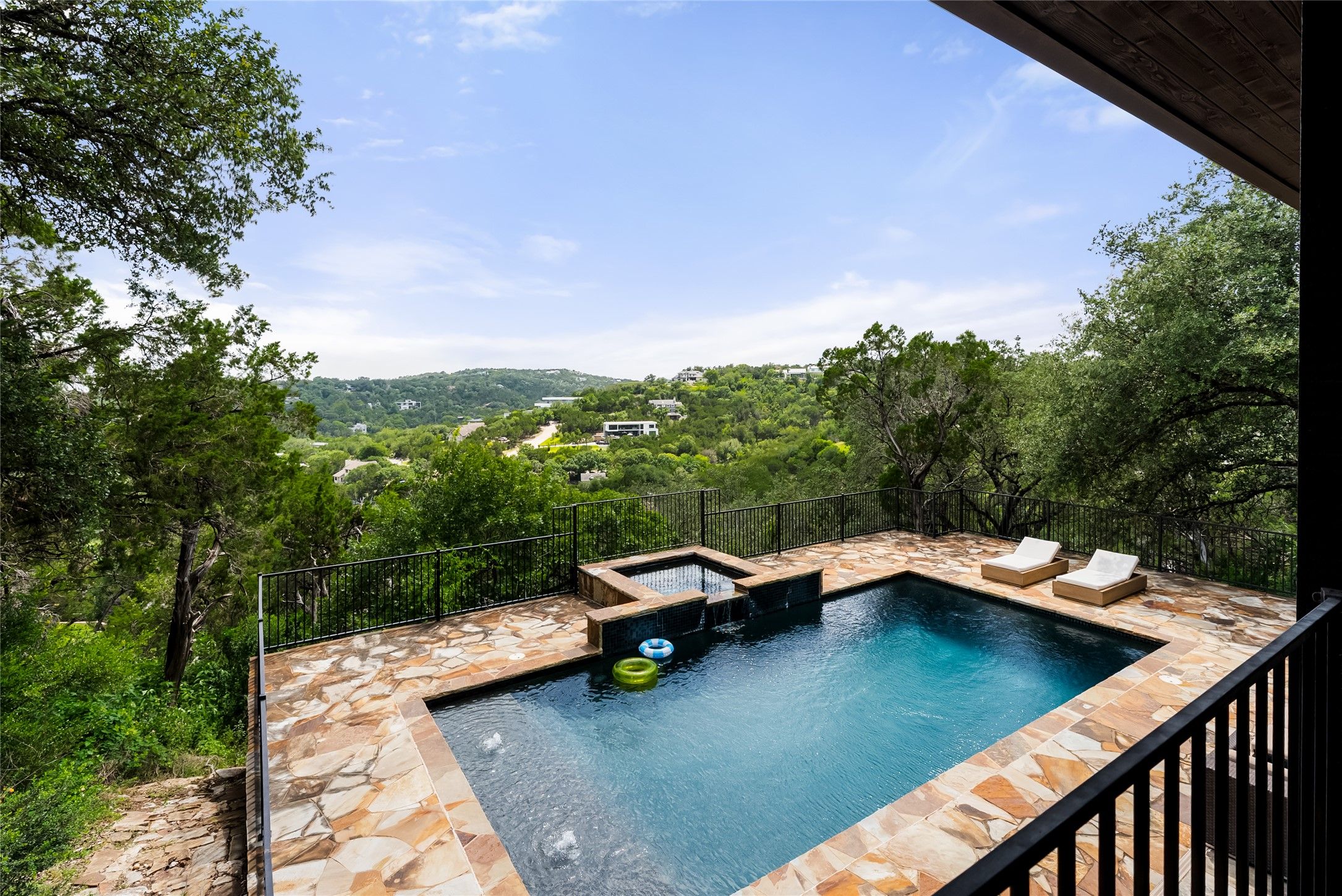 411 Skyline Drive