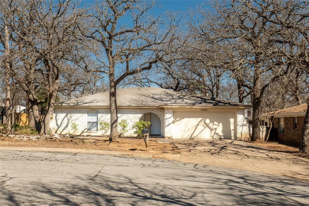 3909 Woodbury Court