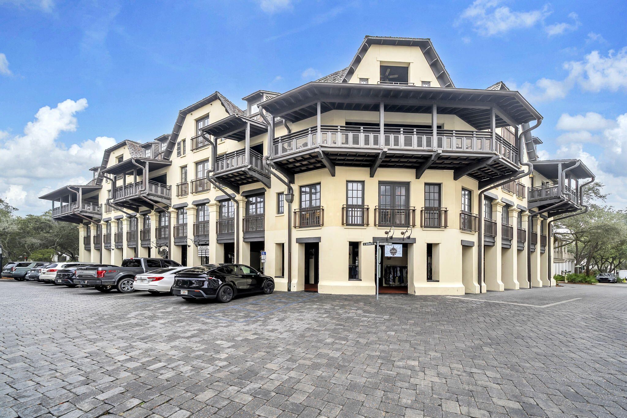 82 S Barrett Square # 3E