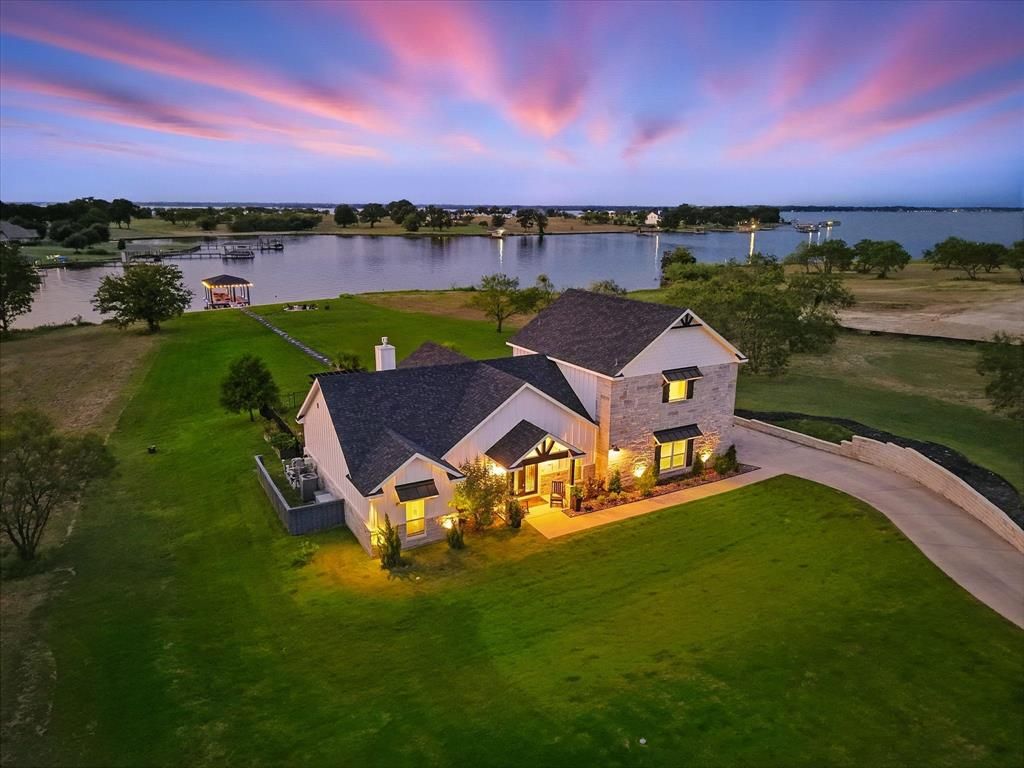 7025 Lake Vista Drive