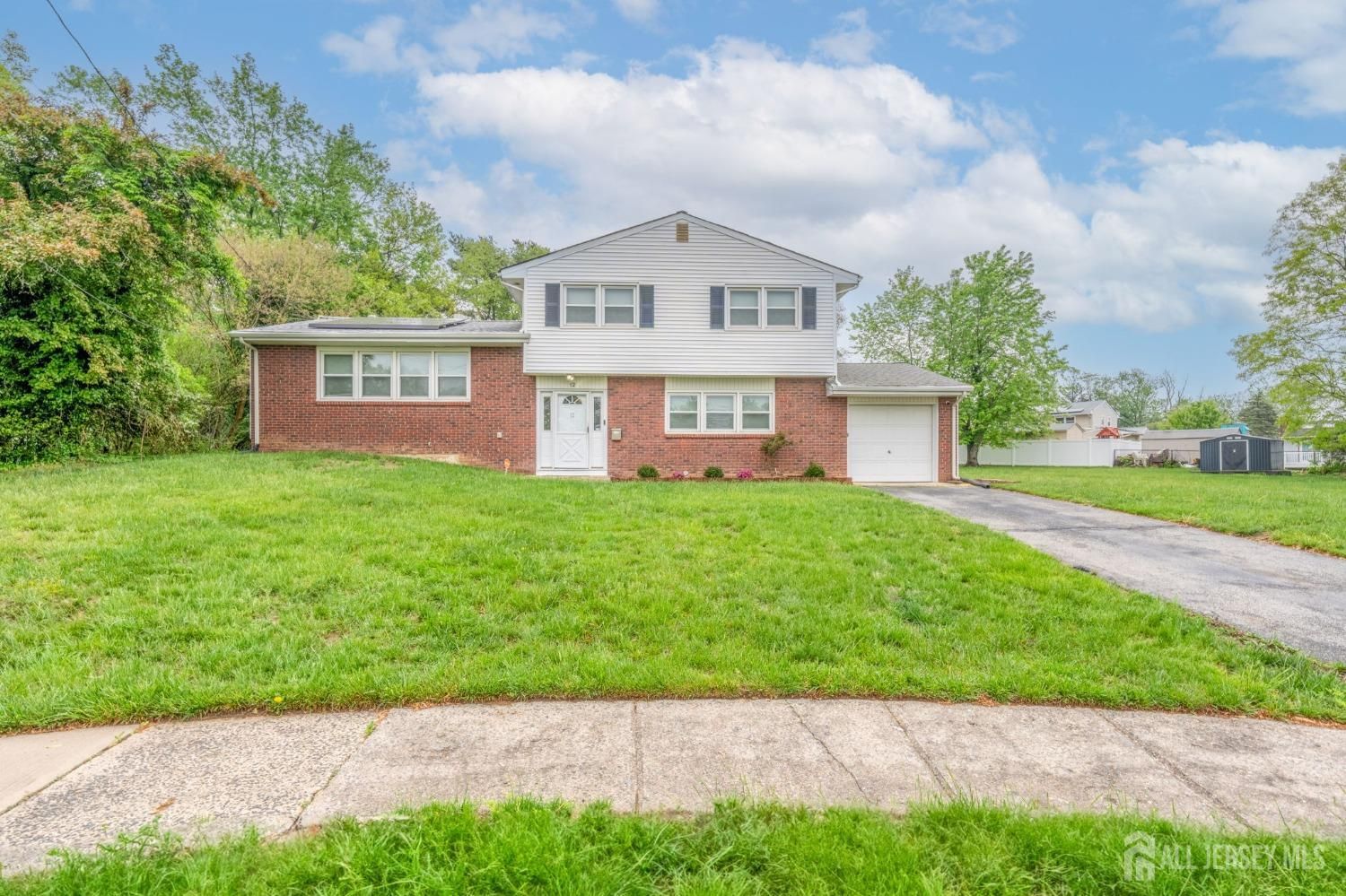 12 Ainslie Court
