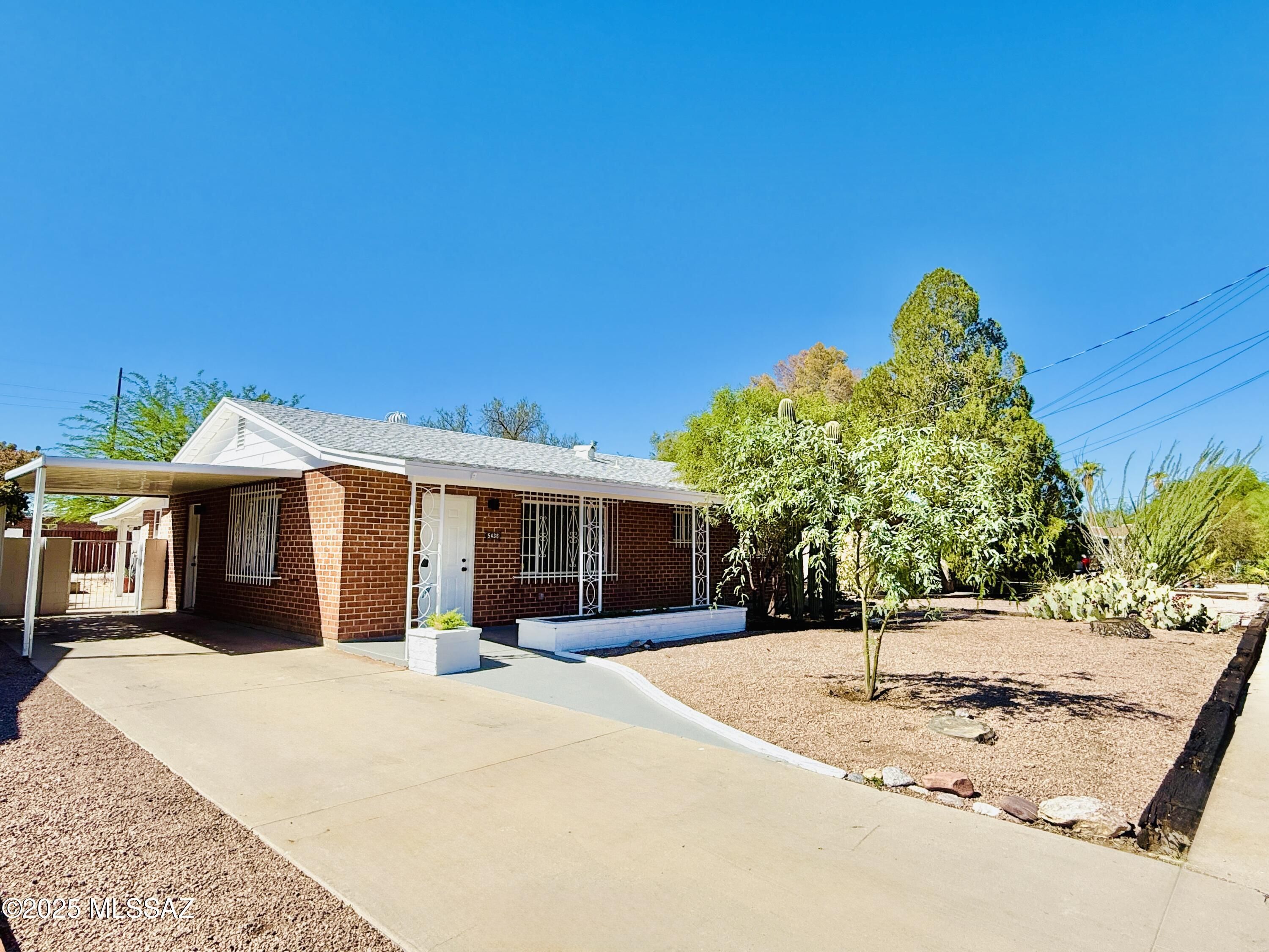 5438 E Willard Street