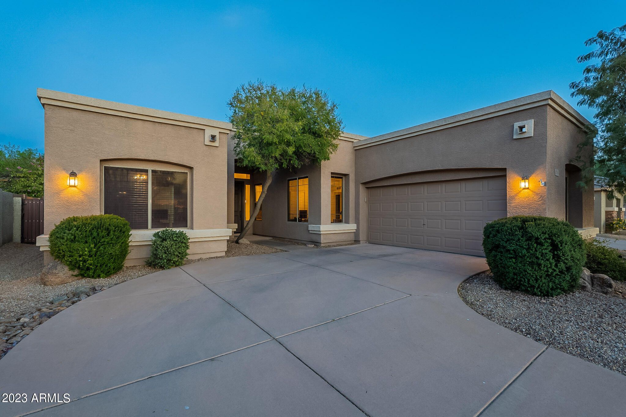 2743 W Via Bona Fortuna --