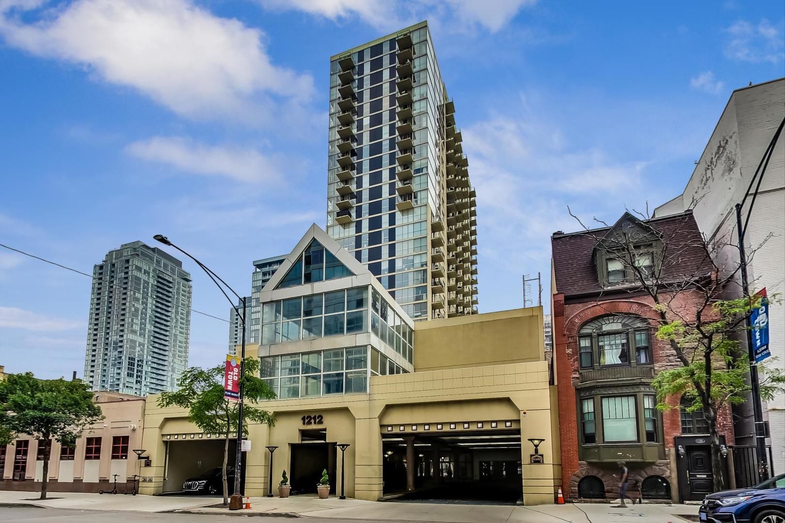 1212 N La Salle Drive 2309