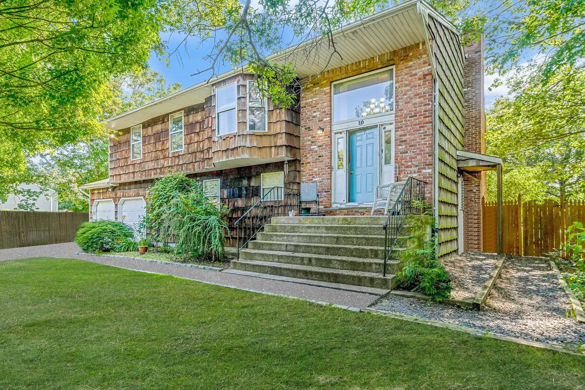 10 Eason Drive