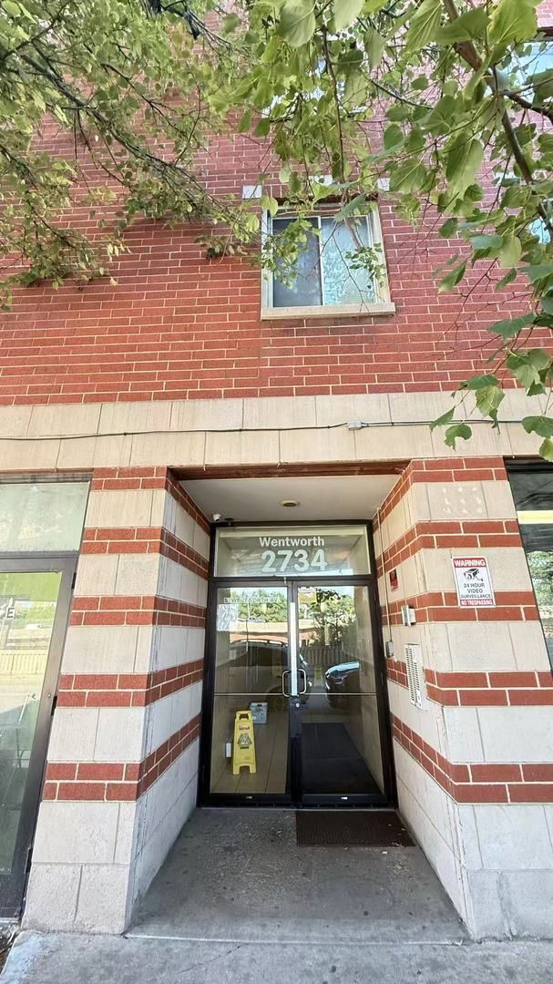 2734 S Wentworth Avenue 406