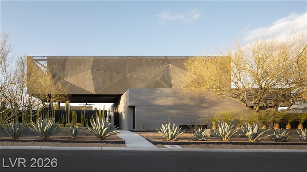 20 Soaring Bird Court
