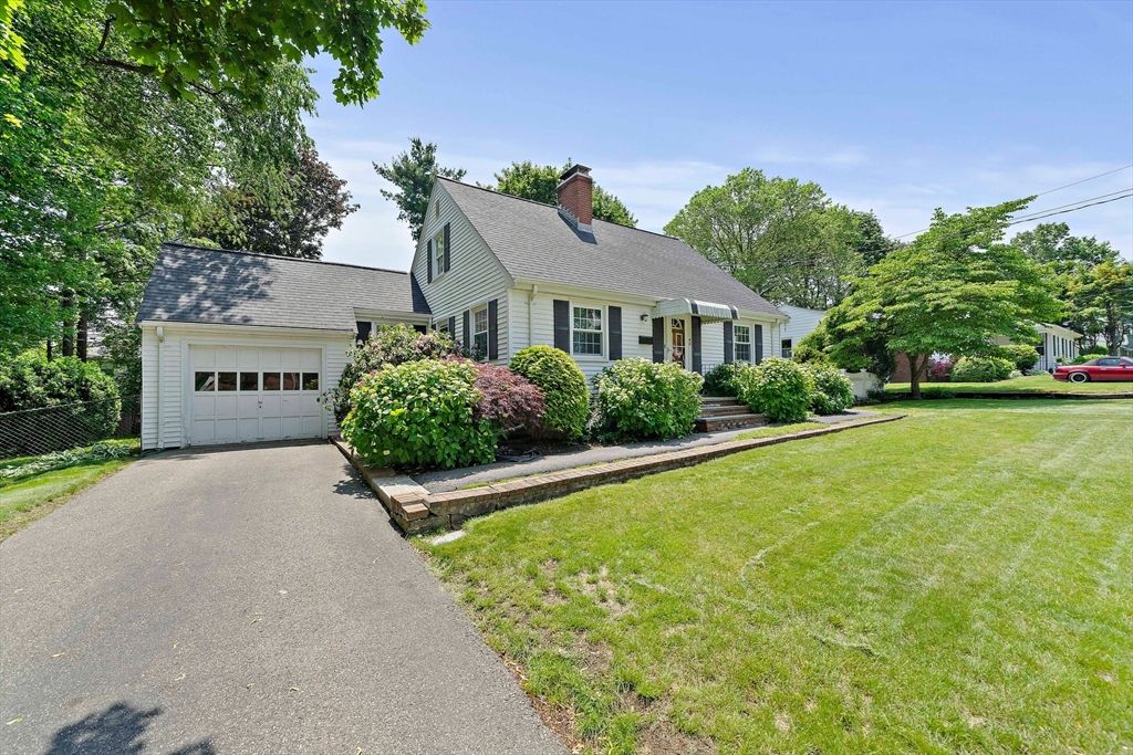 40 Clearwater Dr